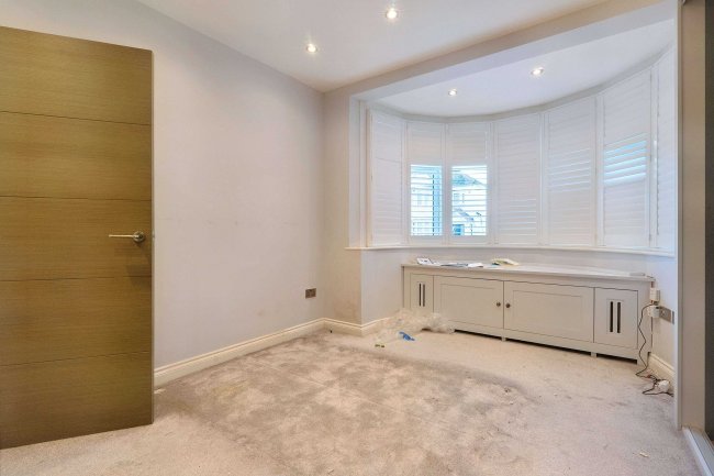 10A Larkfield Avenue, Harrow, Middlesex, HA3 8NF 1