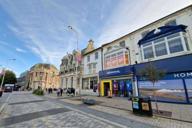 92 Terminus Road, Eastbourne, BN21 3LX 4