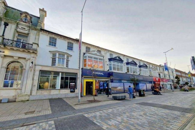 92 Terminus Road, Eastbourne, BN21 3LX 4