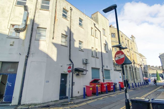 92 Terminus Road, Eastbourne, BN21 3LX 4