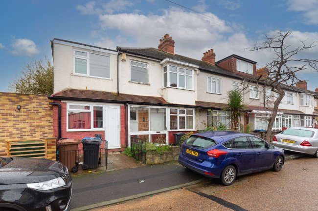 1 Robinhood Close, Mitcham, Surrey CR4 1JN 8