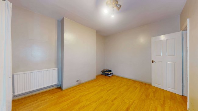 1 Robinhood Close, Mitcham, Surrey CR4 1JN 8