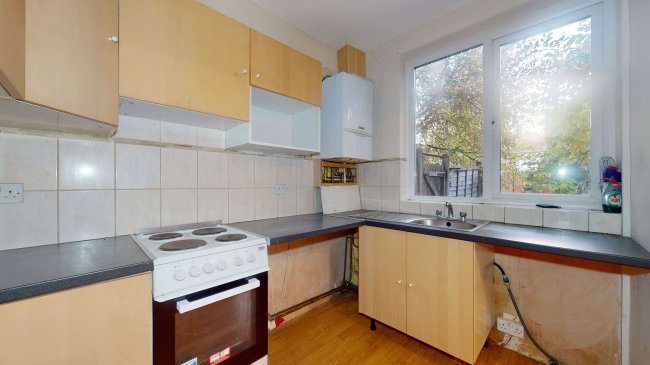 1 Robinhood Close, Mitcham, Surrey CR4 1JN 8