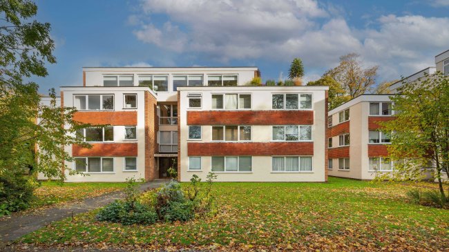 6 Beechcroft Court, 16 Liskeard Gardens, Blackheath, London SE3 0PJ 1