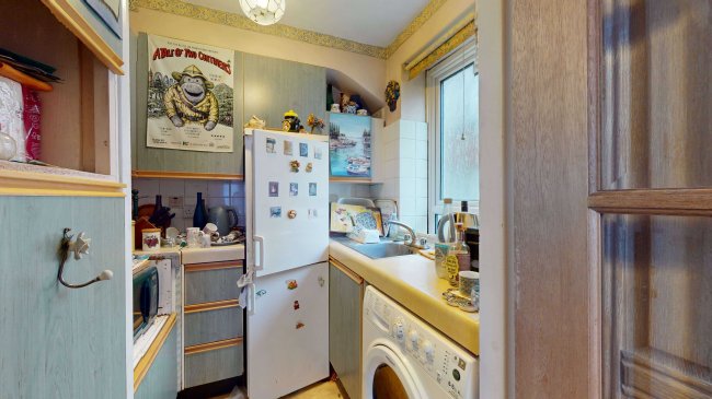 6 Beechcroft Court, 16 Liskeard Gardens, Blackheath, London SE3 0PJ 1