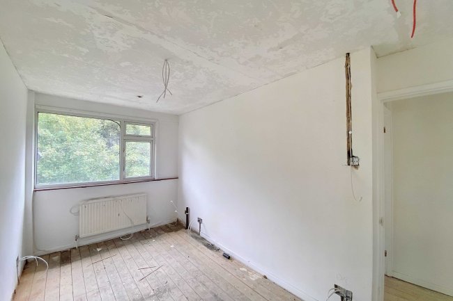 77 Falconers Road, Luton, Bedfordshire, LU2 9ET 7