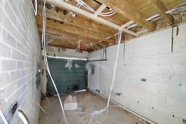 77 Falconers Road, Luton, Bedfordshire, LU2 9ET 7