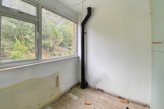 77 Falconers Road, Luton, Bedfordshire, LU2 9ET 7