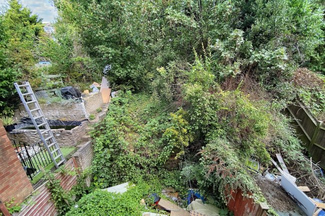 77 Falconers Road, Luton, Bedfordshire, LU2 9ET 7