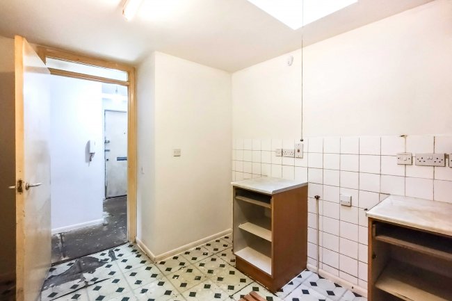 35 Vivian Comma Close, Finsbury Park, London N4 2QB 2