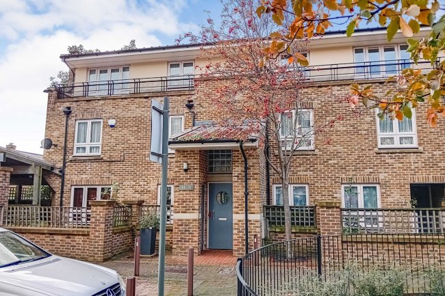 35 Vivian Comma Close, Finsbury Park, London N4 2QB 2