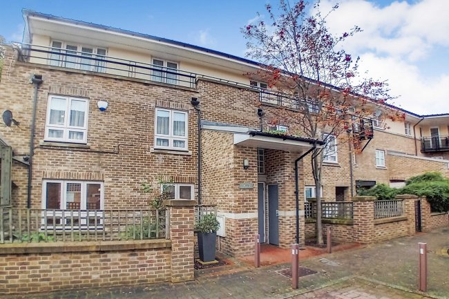 35 Vivian Comma Close, Finsbury Park, London N4 2QB 2