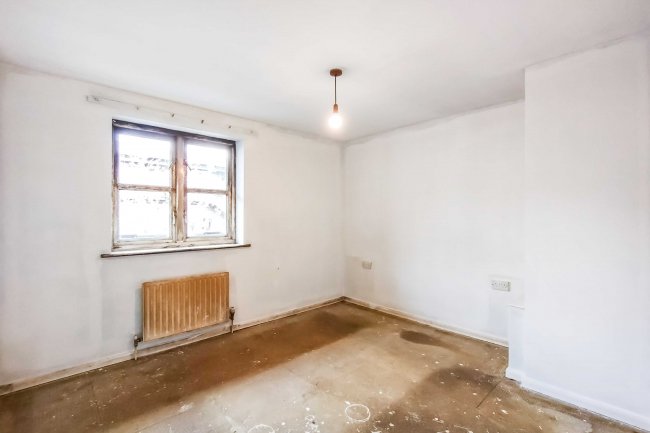 35 Vivian Comma Close, Finsbury Park, London N4 2QB 2