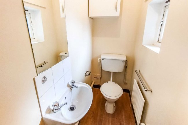 17 Vivian Comma Close, Finsbury Park, London N4 2QB 1