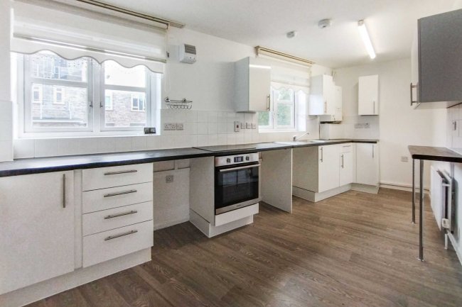 17 Vivian Comma Close, Finsbury Park, London N4 2QB 1