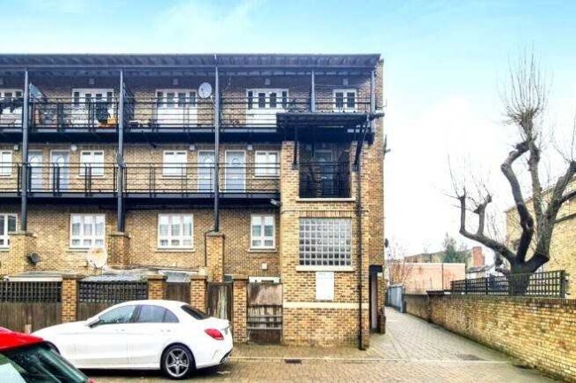 17 Vivian Comma Close, Finsbury Park, London N4 2QB 1