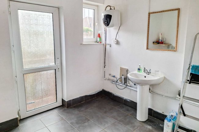8 & 9 Hannah Parade, Stonehill Ave, Birstall, Leicester LE4 4JE 1