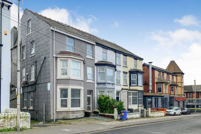 3 Palatine Road, Blackpool, FY1 4BT 5