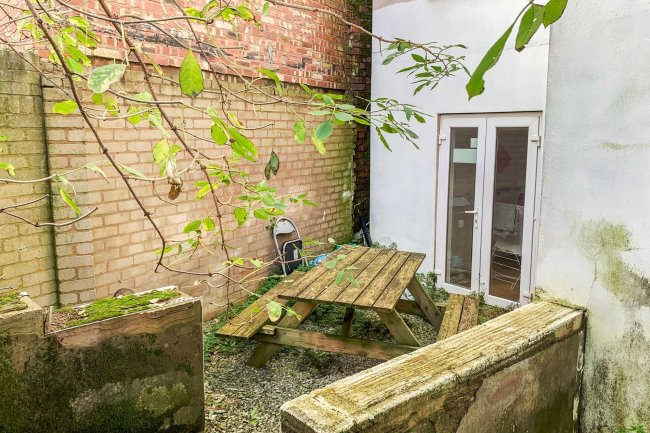 3A Palatine Road, Blackpool, FY1 4BT 4