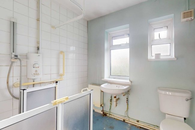 25 Leysdown Avenue, Bexleyheath, DA7 6AZ 5