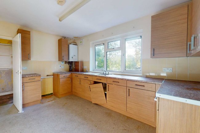 25 Leysdown Avenue, Bexleyheath, DA7 6AZ 5