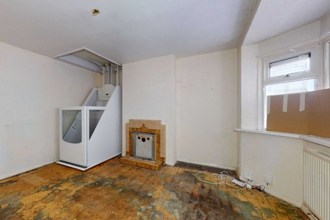 25 Leysdown Avenue, Bexleyheath, DA7 6AZ 5