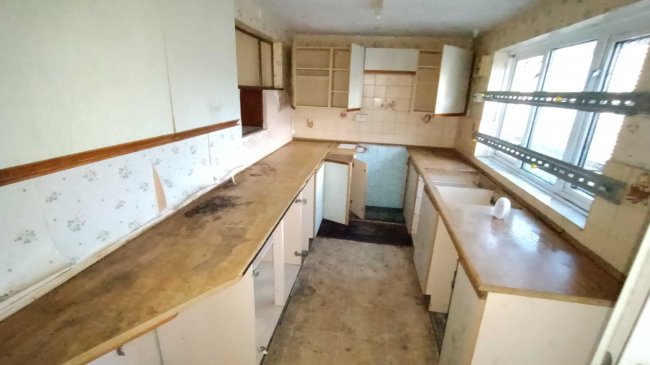 76 Pendre, Bridgend, Mid Glamorgan, CF31 1PE 5