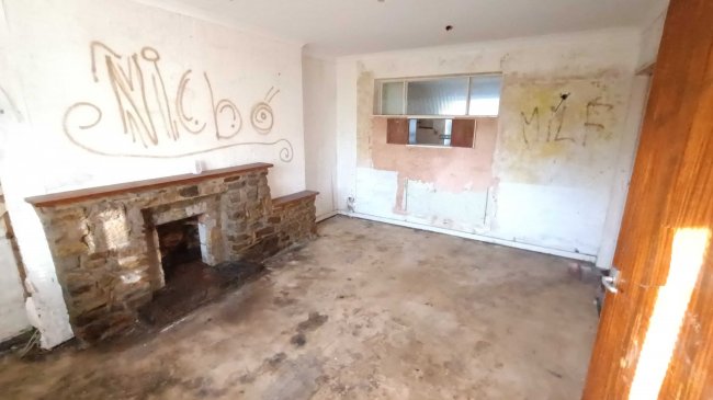 76 Pendre, Bridgend, Mid Glamorgan, CF31 1PE 5