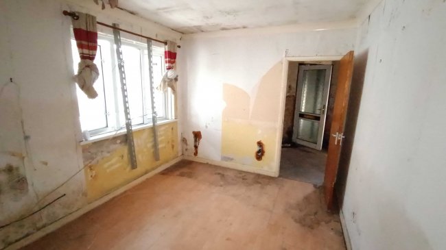 76 Pendre, Bridgend, Mid Glamorgan, CF31 1PE 5