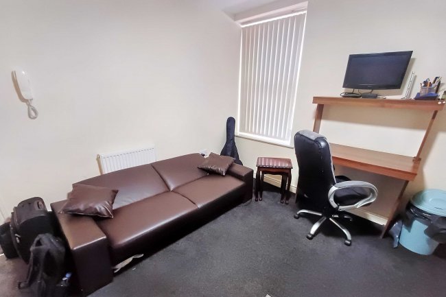 18 Moor Lane, Preston, Lancashire, PR1 7AT 8