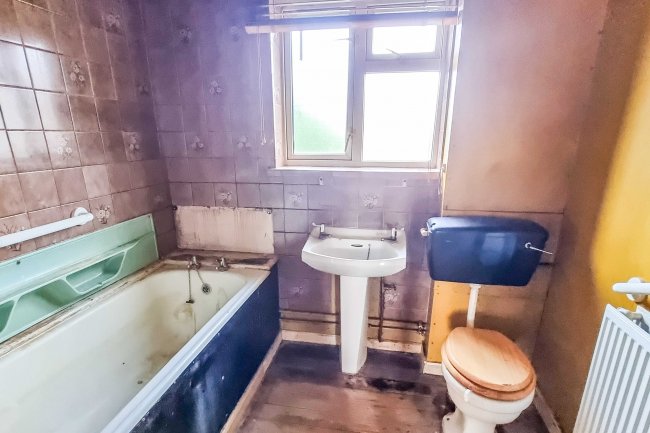 5b Cedar Close, Salisbury, SP2 9JA 4