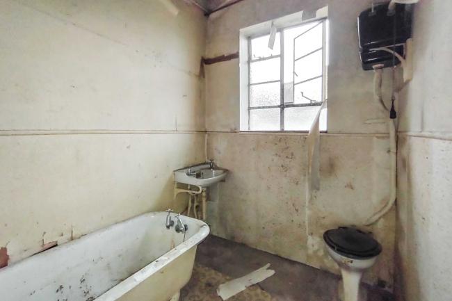 Flat 40 Sheengate Mansions, 229 Upper Richmond Road West, Mortlake, London, SW14 8QS 2