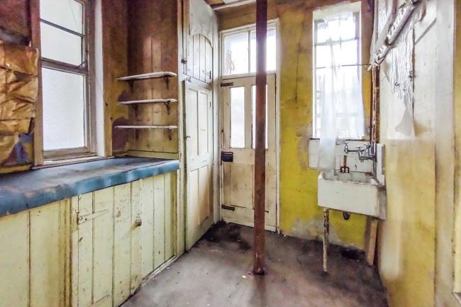 Flat 40 Sheengate Mansions, 229 Upper Richmond Road West, Mortlake, London, SW14 8QS 2