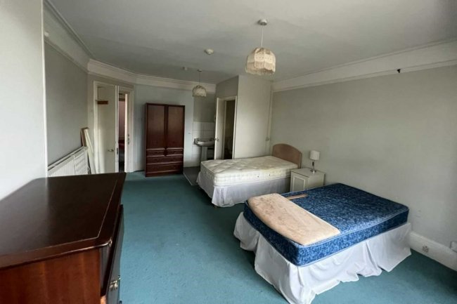 Epsom Lodge Nursing Home, 1 Burgh Heath Road, Epsom KT17 4LW 4