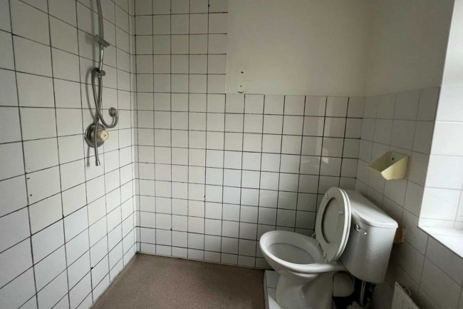 Epsom Lodge Nursing Home, 1 Burgh Heath Road, Epsom KT17 4LW 4