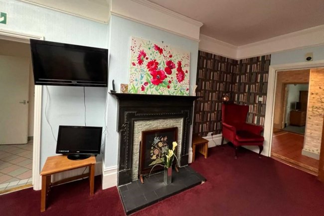 Epsom Lodge Nursing Home, 1 Burgh Heath Road, Epsom KT17 4LW 4