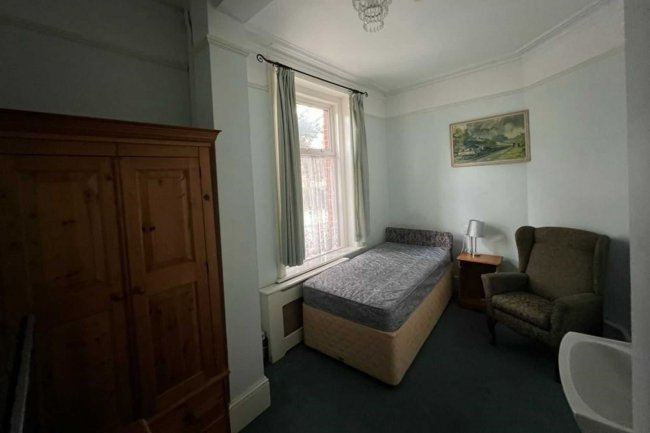 Epsom Lodge Nursing Home, 1 Burgh Heath Road, Epsom KT17 4LW 4