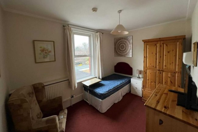 Epsom Lodge Nursing Home, 1 Burgh Heath Road, Epsom KT17 4LW 4