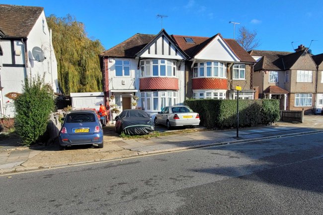 48B Princes Drive, Harrow, Middlesex, HA1 1XH 6