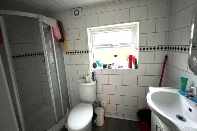 95 & 95A Marsh Road, Pinner, Middlesex, HA5 5PA 8