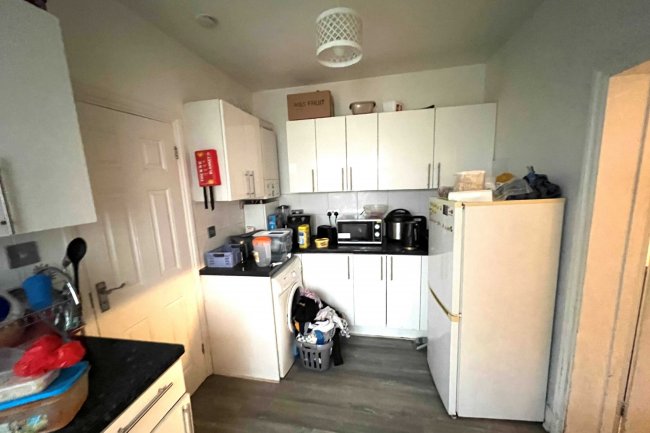 95 & 95A Marsh Road, Pinner, Middlesex, HA5 5PA 8