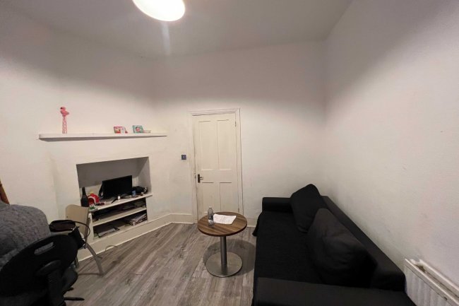 95 & 95A Marsh Road, Pinner, Middlesex, HA5 5PA 8