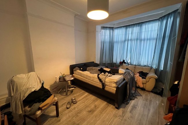 95 & 95A Marsh Road, Pinner, Middlesex, HA5 5PA 8