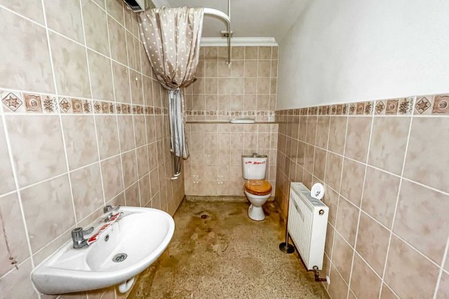 Flat 1 The Cloisters Queens Road, Whitstable, Kent, CT5 2FZ 5