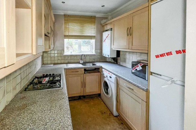 Flat 1 The Cloisters Queens Road, Whitstable, Kent, CT5 2FZ 5