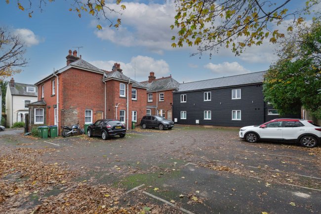 Flats 1-14, Peel House, Barttelot Road Horsham, RH12 1DE 3