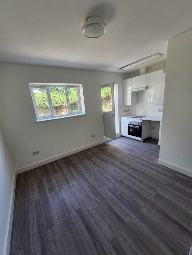 5 Crays Parade, Sidcup, Orpington, BR5 3HG 1