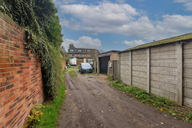 5 Crays Parade, Sidcup, Orpington, BR5 3HG 1