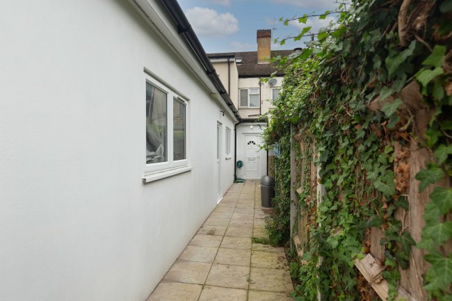 5 Crays Parade, Sidcup, Orpington, BR5 3HG 1