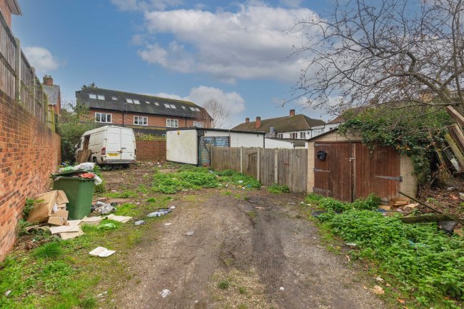 5 Crays Parade, Sidcup, Orpington, BR5 3HG 1